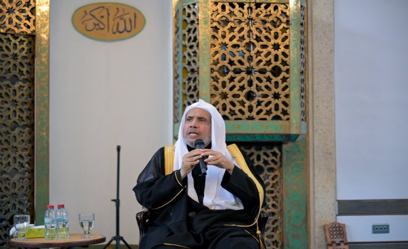 استضاف المركز الإسلامي في العاصمة البريطانية "لندن" لقاءً موسَّعاً بين معالي الأمين العام، رئيس هيئة علماء المسلمين، فضيلة الشيخ د.⁧‫محمد العيسى‬⁩ ⁦‬⁩ ، والقيادات الإسلامية في عموم المملكة المتحدة