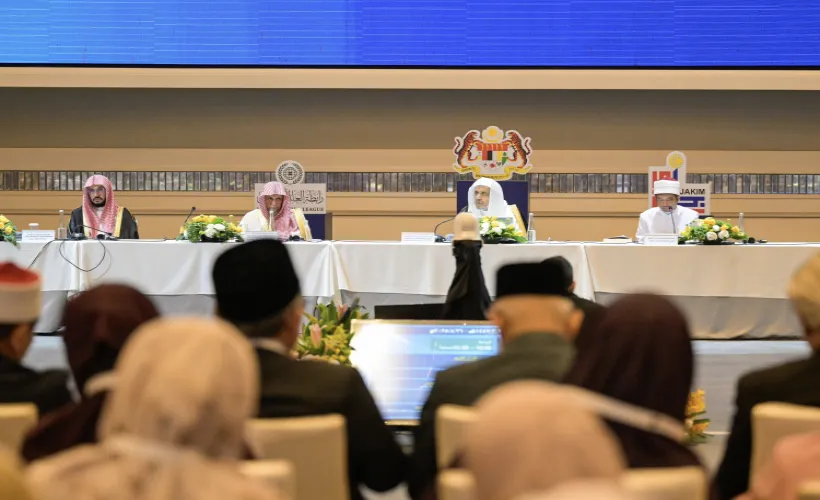 "Di antara program efektif dari Forum Pertama Ulama Fikih umat, yang diselenggarakan oleh Akademi Fikih Islam di ibu kota Malaysia, Kuala Lumpur"