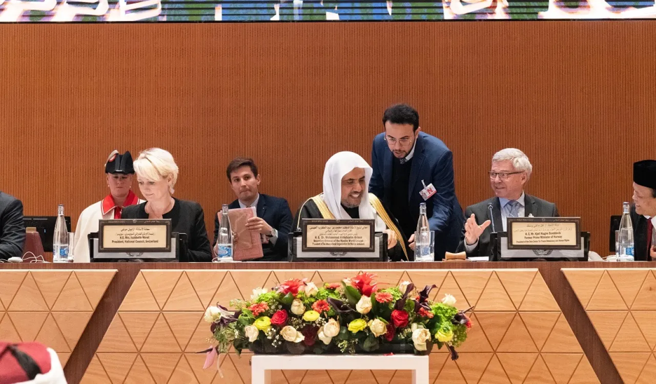 رئيسة البرلمان الفيدرالي السويسري ورئيس وزراء النرويج ومبعوث الحكومة الأمريكية يختتمون مؤتمر ⁧‫رابطة العالم الإسلامي‬⁩ المنعقد  أمس الأول في الأمم المتحدة