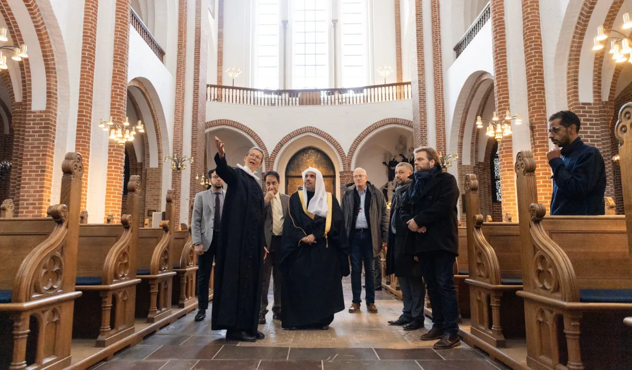 Il découle des discussions interconfessionnelles de la LIM  la création de partenariats avec de réels avantages pour l'humanité. La coopération interreligieuse est nécessaire pour lutter contre les maux de l'extrémisme.