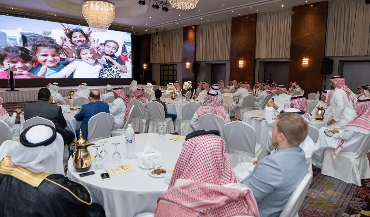 رابطة العالم الإسلامي⁩ تلتقي بنخبة من قادة الفكر والإعلام ورواد وسائل التواصل الاجتماعي "عربياً وإسلامياً" في لقاء السحور السنوي برعاية معالي الشيخ د.محمد العيسى