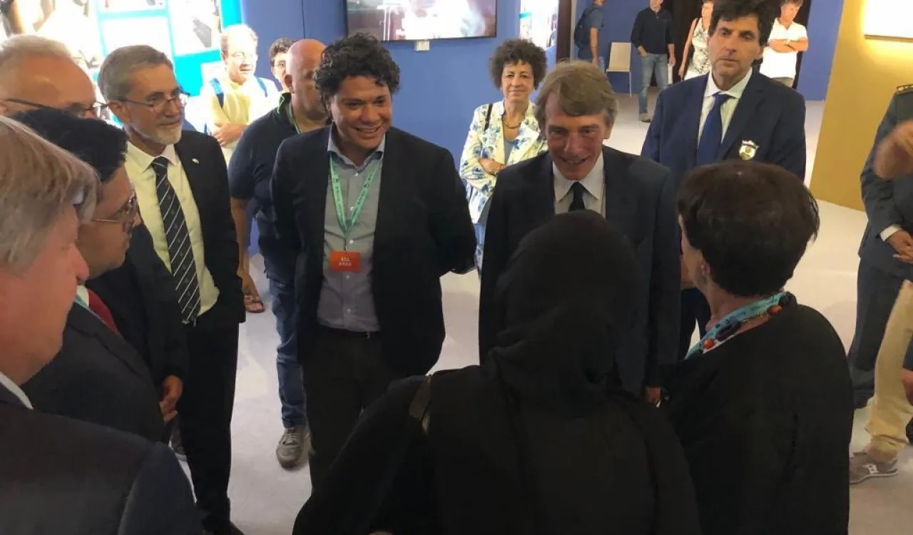 عبّر عن اعتزازه بصداقة معالي الشيخ د ⁧محمد العيسى⁩ .. رئيس ⁧البرلمان الأوروبي⁩ السيد دافيد صاسولي يزور جناح رابطة العالم الإسلامي⁩ في ⁧منتدى ريمني⁩ العالمي