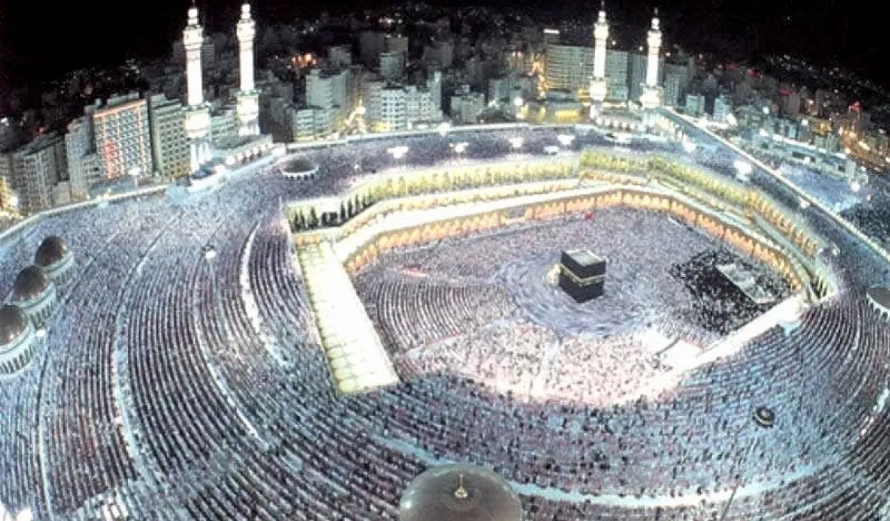 انی پاتی ہے کہ:(مملکت  سعودی عرب نے، قدسیتِ مکان اور اپنی ذمہ داری کی مکمل ادائیگی سے عالم اسلام کا مکمل مفہوم کے ساتھ اعلی مرجع ہونے کا اعزاز حاصل کیاہے)