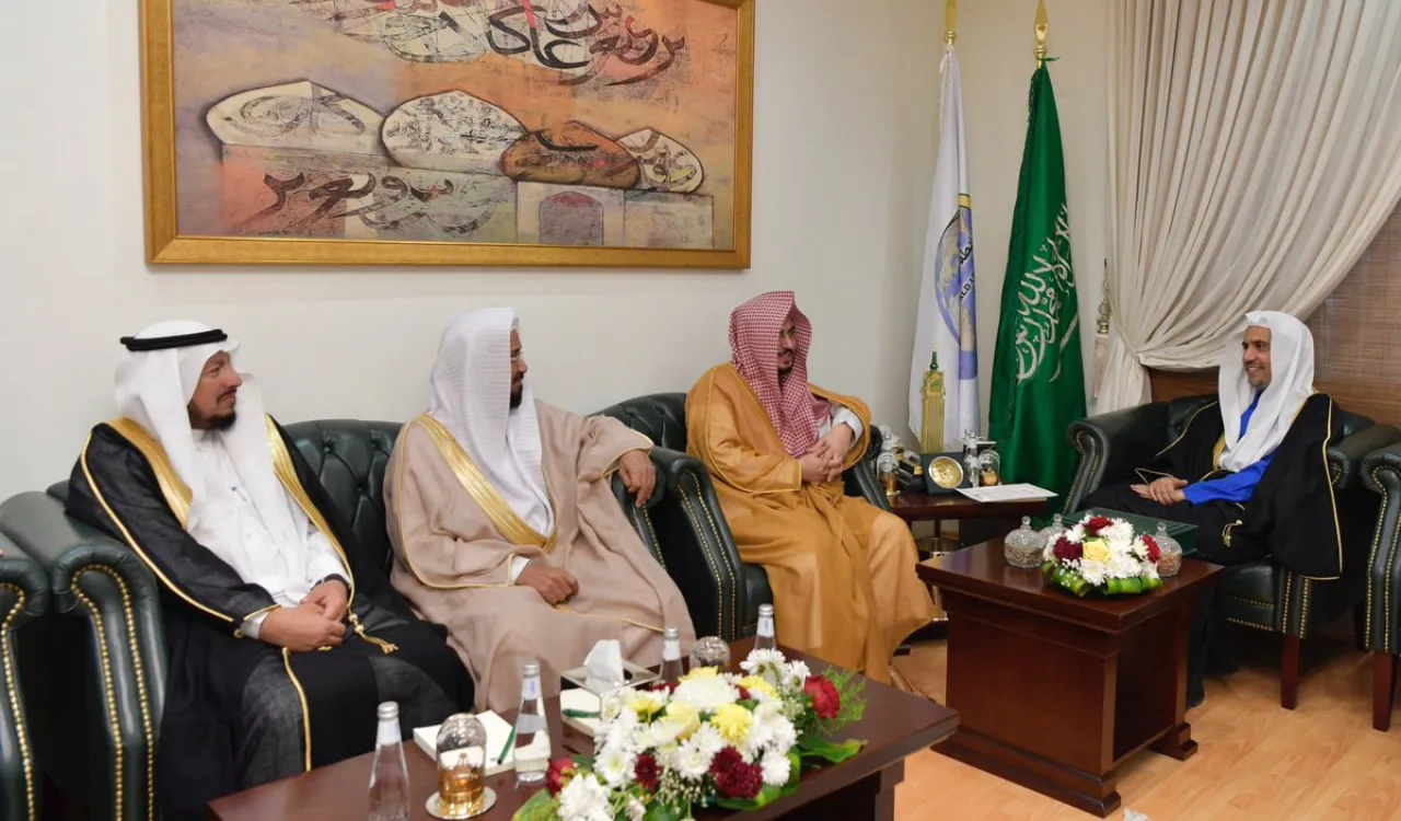 HE Dr. Mohammad Alissa receives the delegation of the Supervisory Board of the Islamic Research Magazine led by HE Dr. Almajed