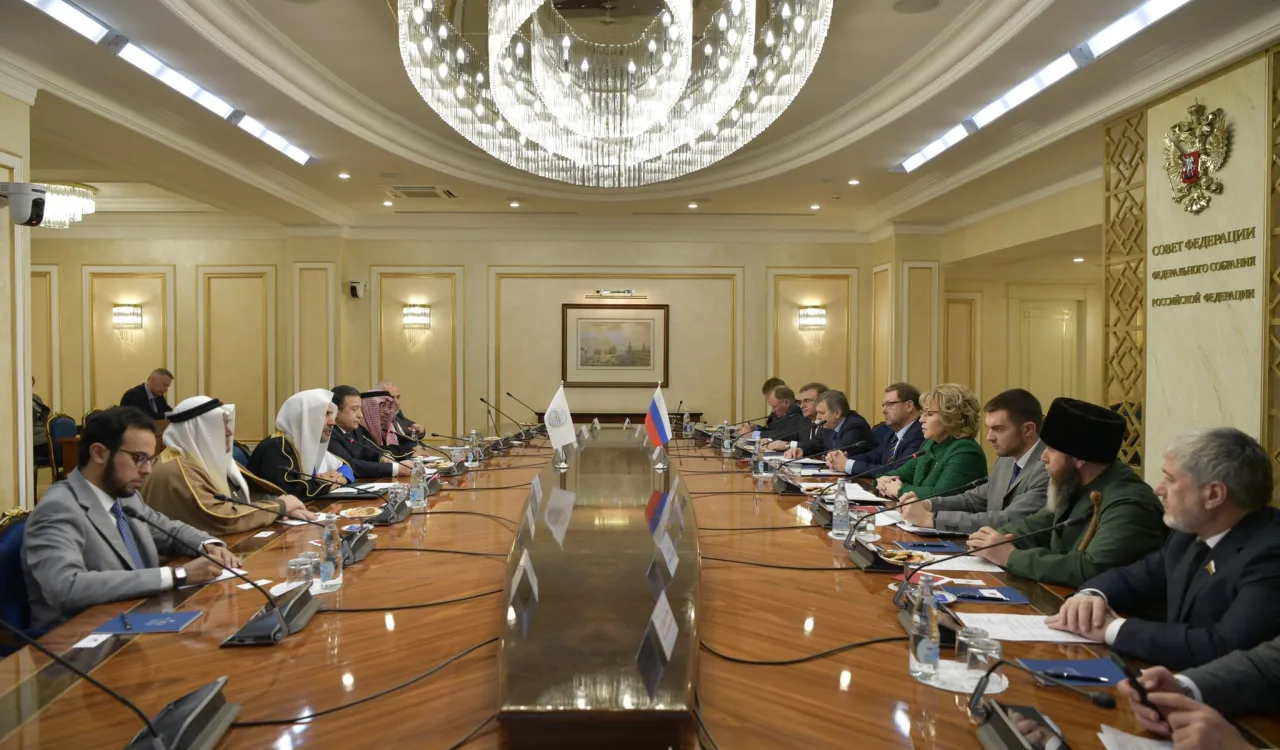 La Présidente du Parlement russe Mme Valentina Matviyenko recevant le D. Mohammad Alissa à Moscou :«Le congrès de la Ligue en Russie est historique de par sa dimension et son contenu »