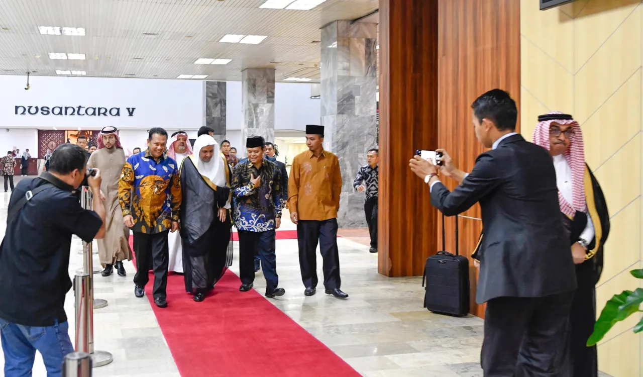 Hier soir : le Conseil indonésien de la « Choura » reçoit MohammadAlissa pour tenir une allocution devant son Président et ses membres.