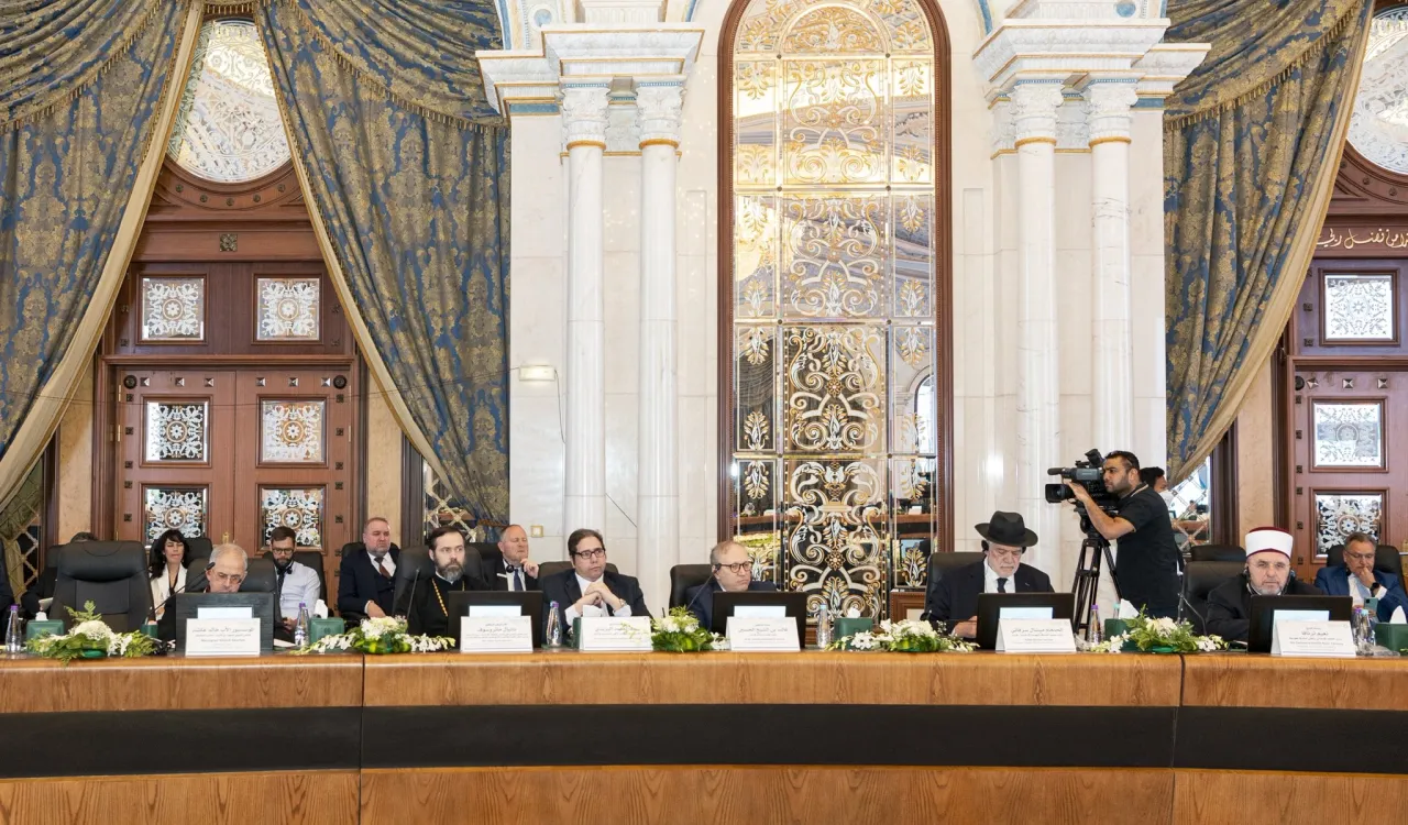 مشترکہ اقدار فورم ریاض  میثاق مدینہ کے نہج پر ہے، جسے نبی کریم صلی اللہ علیہ وسلم  نے مدینہ منورہ میں مختلف  کمیونٹیز کے ساتھ ایک دستاویزی شکل میں تیار فرمایا تھا،جس میں سب کے ساتھ تعامل میں شریعت اسلامیہ کا حکیمانہ اسلوب عياں تھا۔