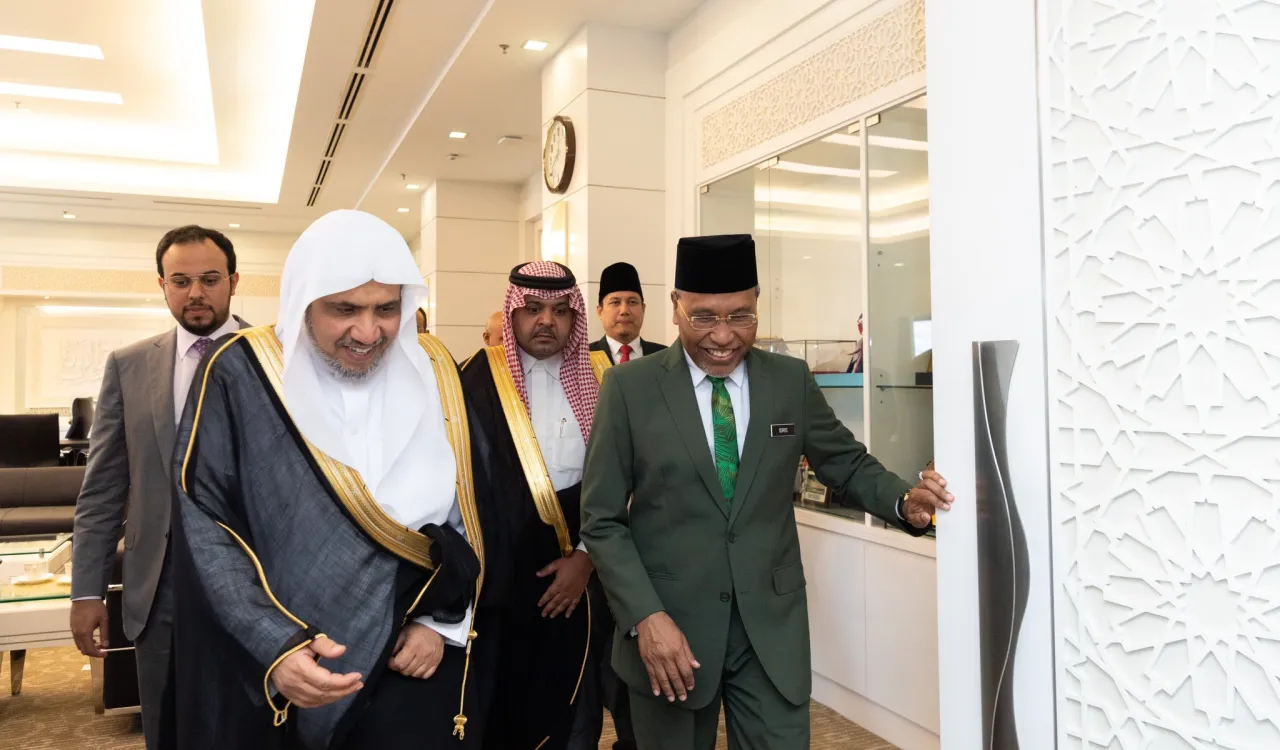 Mohammad Alissa est arrivé avec une importante délégation de la LIM à Kuala Lumpur où il a été accueilli par des représentants ministériels et des responsables du protocole malaisien.