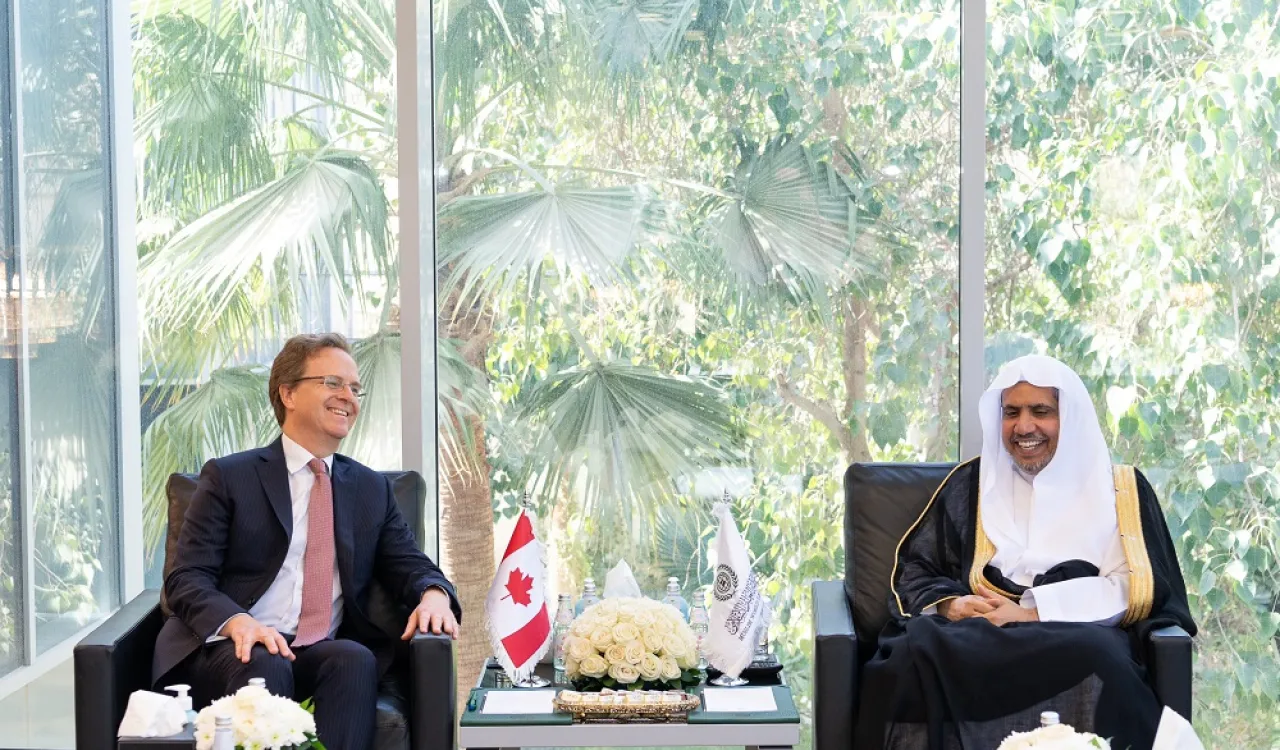 جناب دبیر کل و رئیس انجمن علمای مسلمان، آقای شیخ دکتر محمد العیسی در دفتر خود در ریاض با سفیر کانادا در مملکت عربستان سعودی ، جناب آقای ژان فیلیپ لینتو دیدار نمود. 