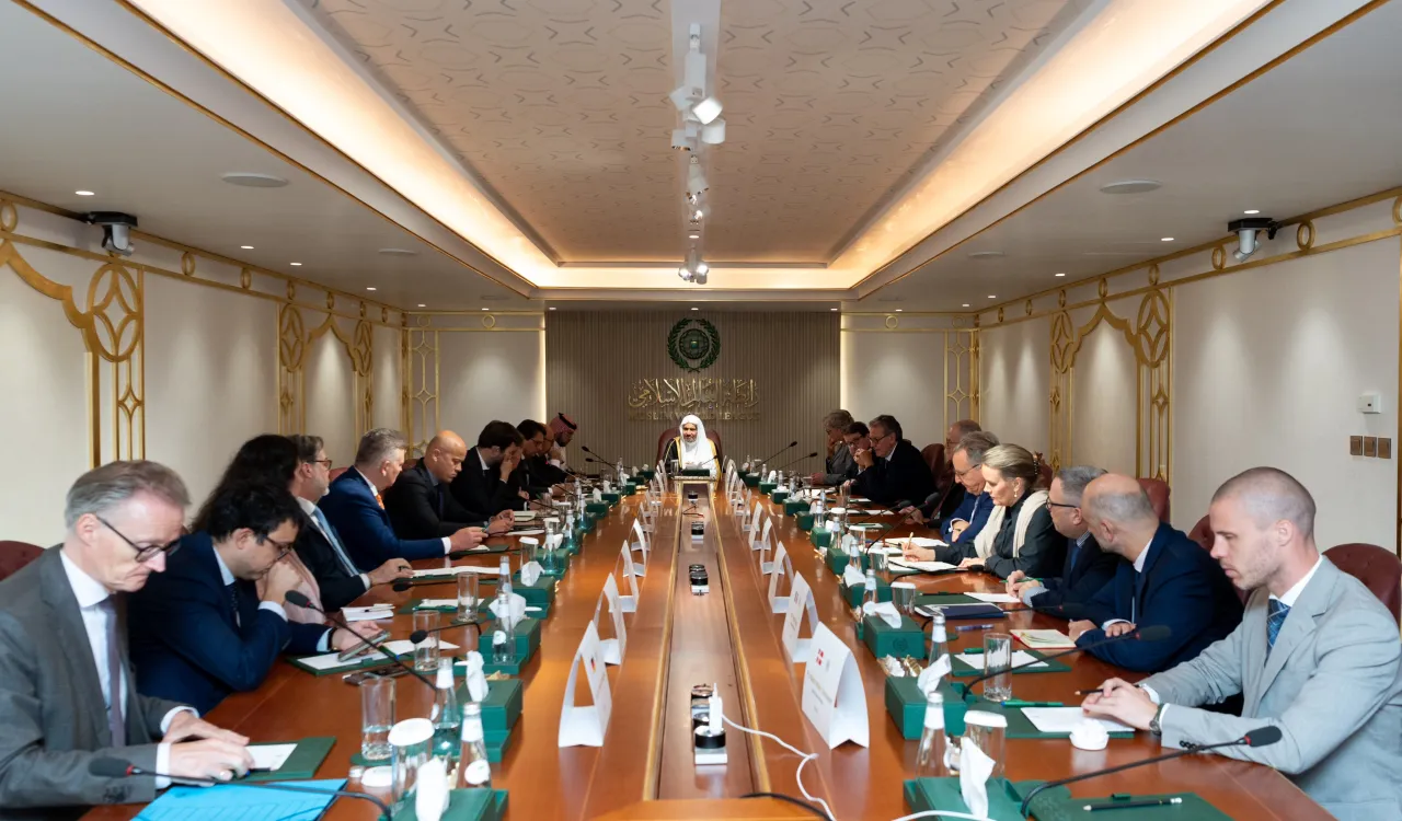 سیکرٹری جنرل رابطہ اور چیئرمین مسلم علماء کونسل عزت مآب شیخ ڈاکٹر ‫محمد العیسی‬ نے ریاض میں رابطہ کے مقامی دفتر میں مملکت میں یورپی یونین کے سفراء سے ملاقات کی۔