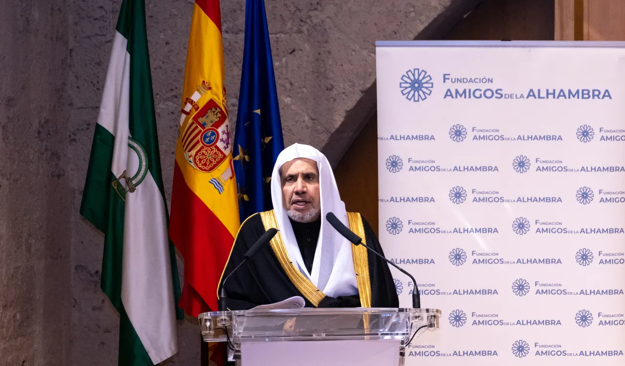 Un événement inédit dans l’histoire contemporaine, cheikh Mohammed ben Abdelkarim Alissa, donne une conférence au Palais de l’Alhambra à Grenade
