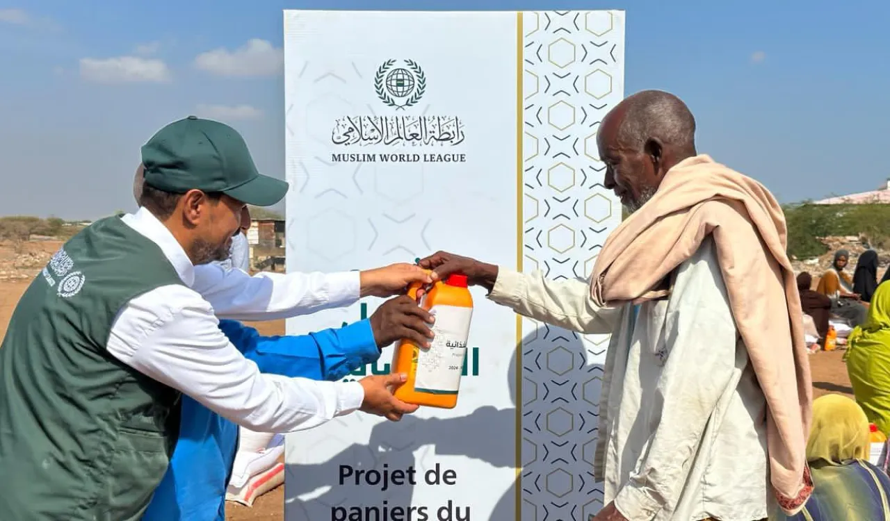 The Muslim World League continues to implement its project to distribute Ramadan Food Baskets to those in need in the Islamic world and the countries with Muslim minorities.