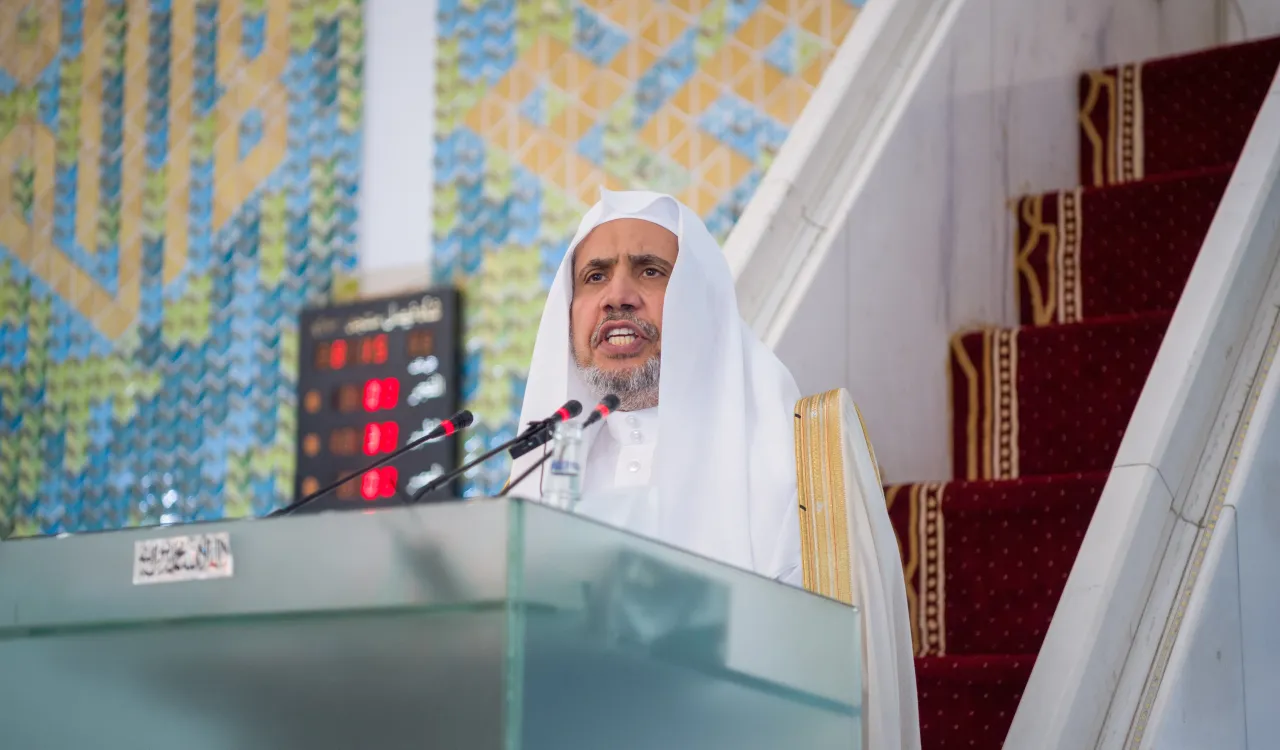 En ce moment, Cheikh Mohammed Alissa souligne depuis la chaire de la mosquée du Roi Faisal à Islamabad que si nous nous interrogions sur une nation qui s’est démarquée,