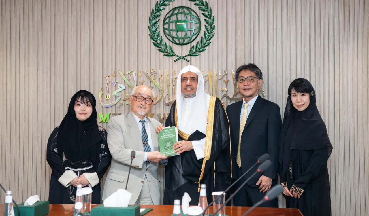 جناب بزرگوار دبیرکل، آقای دکتر شیخ محمد العیسی، بعدازظهر امروز در دفتر خود در ریاض با هیئتی از بنیاد موتوکو کاتاکورا وابسته به فرهنگ صحرا در ژاپن به ریاست آقای کونیو کاتاکورا دیدار کرد