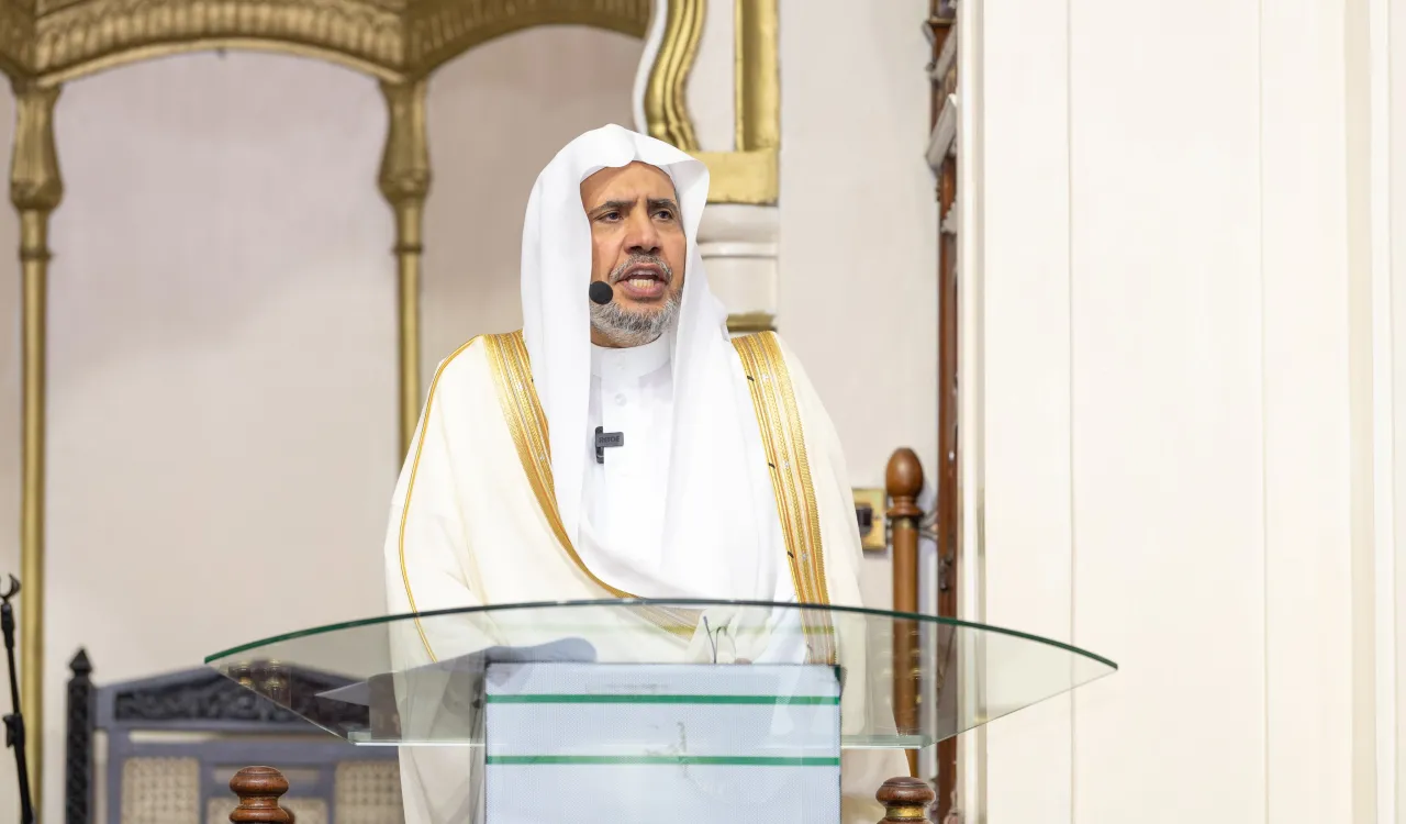 فضيلة الشيخ د. ⁧‫محمد العيسى‬⁩ يُلقي خطبة الجمعة هذا اليوم في العاصمة ⁧‫نيروبي‬⁩، شارحاً قِيم الإسلامِ، وأخلاقَ المُسلم، مستعرضاً النصوص والقواعد الشرعية حول التعايش والأخوة الوطنية، وكيفية الانسجام في بُلدان التنوع بين الهوية الدينية والوطنية