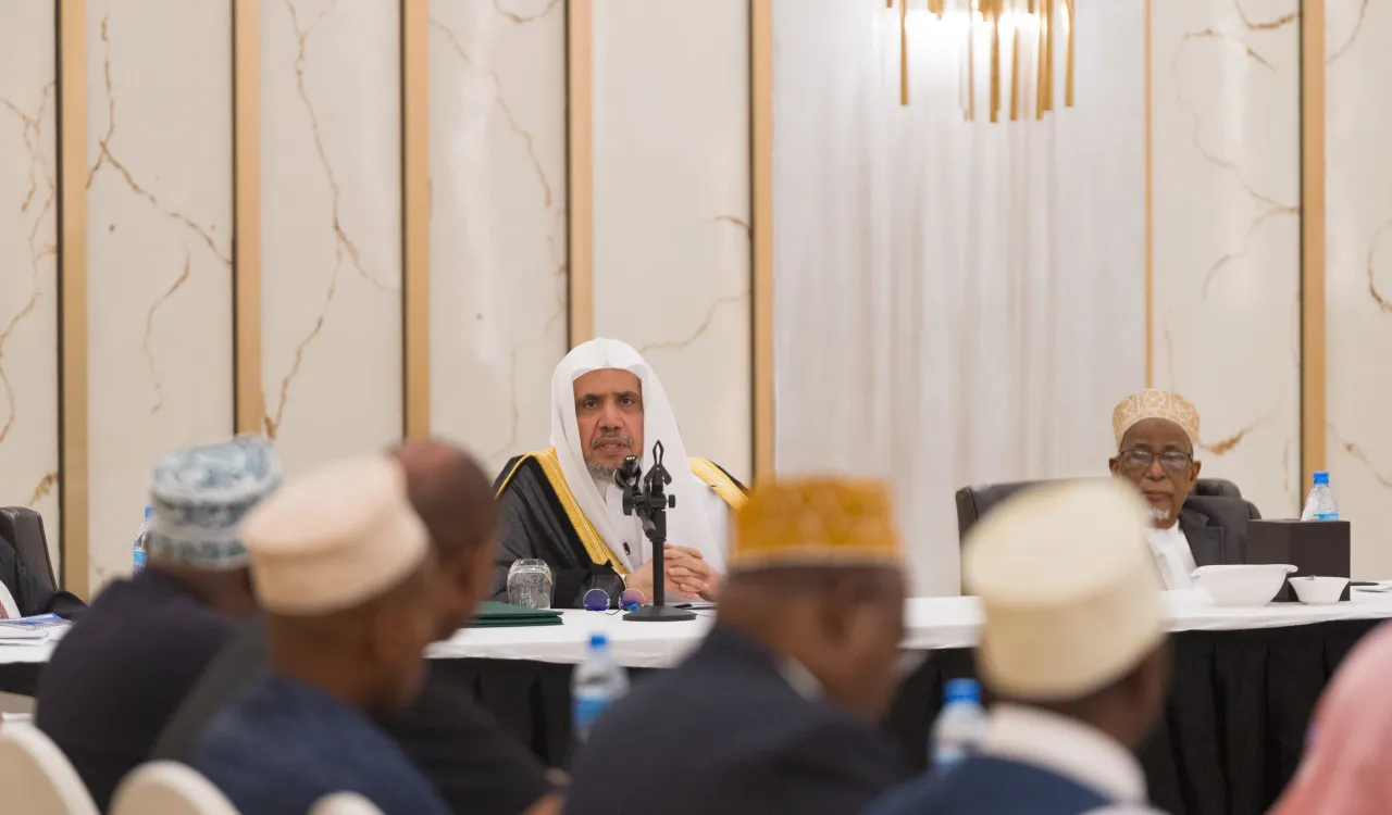 استضاف أعضاء هيئة كبار العلماء بجمهورية تنزانيا الاتحادية يتقدمهم سماحة المفتي العام وكبير الأئمة الشيخ أبو بكر بن زبير، معالي الأمين العام رئيس هيئة علماء المسلمين فضيلة الشيخ د.⁧‫محمد العيسى‬⁩، تناول اللقاء عدداً من المسائل الشرعية