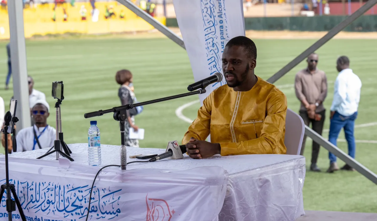 یہ مقابلہ پانچ مختلف شعبوں پر مشتمل ہے: مکمل قرآنِ کریم کا حفظ، 20 پارے، 15 پارے، 10 پارے، اور 5 پارے۔ مزید برآں، اس کے ساتھ کئی دیگر تعلیمی پروگرام بھی شامل ہیں، جیسے: قرآنِ کریم کی تدریس کی مہارتوں کا کورس، ائمہ اور معلمین کی تربیت کا پروگرام، تجوید و قراءت کی اصلاحی نشستیں، اور دیگر مفید تعلیمی سرگرمیاں۔