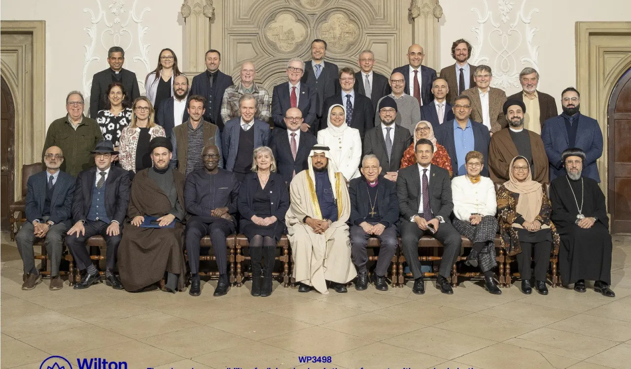 سیکرٹری جنرل رابطہ اور چیئرمین مسلم علماء کونسل، عزت مآب شیخ ڈاکٹر محمد العیسی کی نیابت میں، نائب سیکرٹری جنرل جناب ڈاکٹر عبد الرحمن الزید برطانیہ میں منعقدہ ”ولٹن پارک“ فورم میں جنگ، مظالم اور سماجی تقسیم کے دوران مذہبی رہنماؤں کے کردار اور ذمہ داری کے حوالے سے ہونے والے عالمی مکالمے میں رابطہ عالم اسلامی کی نمائندگی کررہے ہیں۔