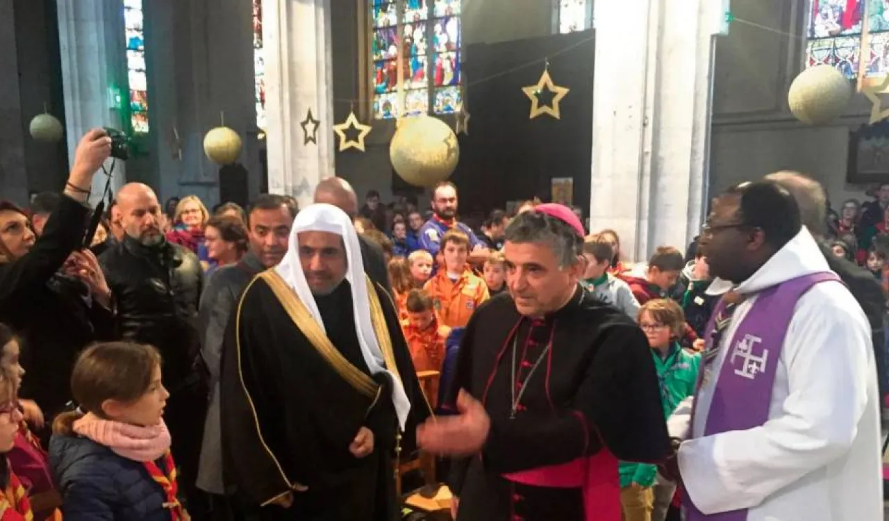 Dimanche15 décembre 2019, dans l’après-midi, 600 scouts et guides de France ont accueilli à l’église Saint-Godard, à Rouen, Mgr Dominique Lebrun et Son Excellence Mohammed Abdul Karim Al Issa.