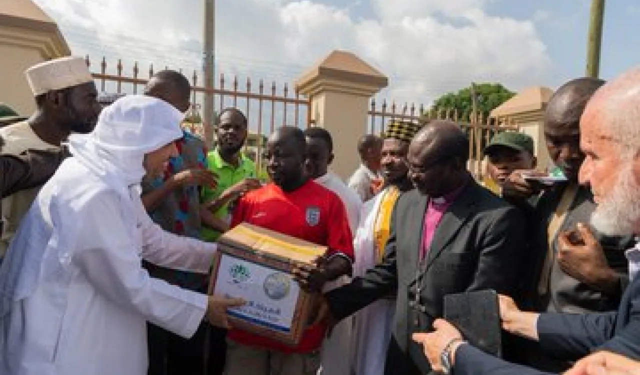 رابطہ عالم اسلامی دنیا بھر میں  ضرورت مند افراد کےدرمیان غذائی ضروریات تقسیم کرنے میں کوشاں ہے 