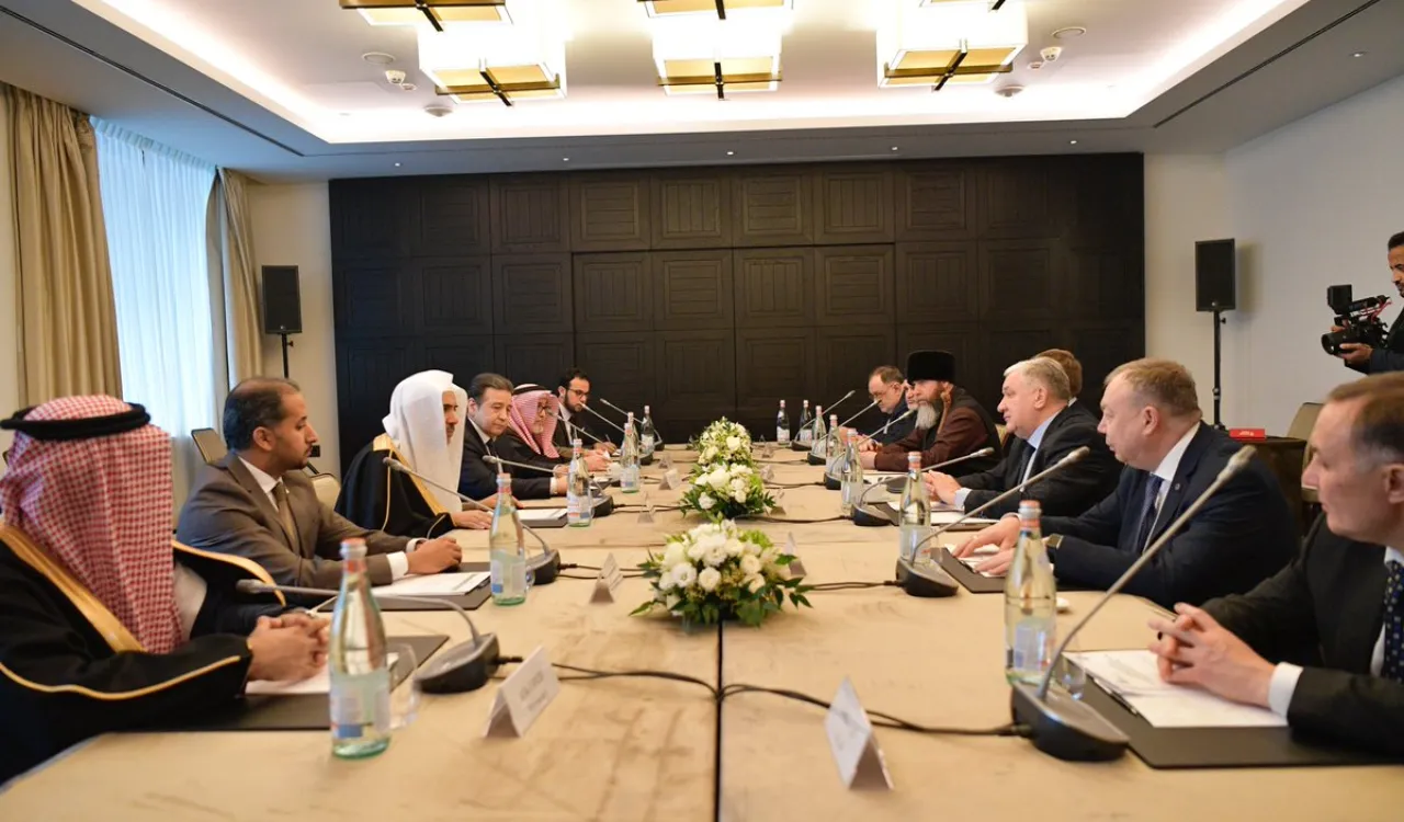 معالي الشيخ د. محمد العيسى يوقع في موسكو اتفاقية تعاون بين رابطة العالم الإسلامي والصندوق الحكومي