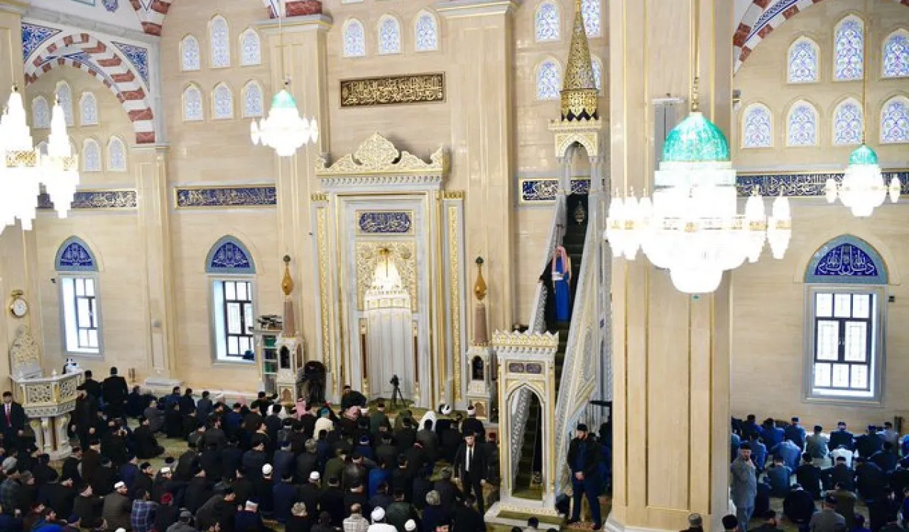 La haine anti-musulman résulte d'une incapacité à comprendre l’ islam. Les initiatives de la LIM visent à éclairer ses principes fondamentaux : l’ouverture aux autres, la coexistence et la paix entre tous.