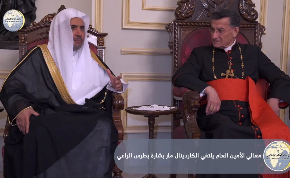 Le Cardinal Boutros Béchara El Raï, Patriarche d’Antioche et de tout l’Orient pour les maronites recevant à Beyrouth le Secrétaire général de la Ligue Islamique Mondiale, cheikh Mohamed Alissa pour un entretien portant sur des sujets d’intérêt commun.