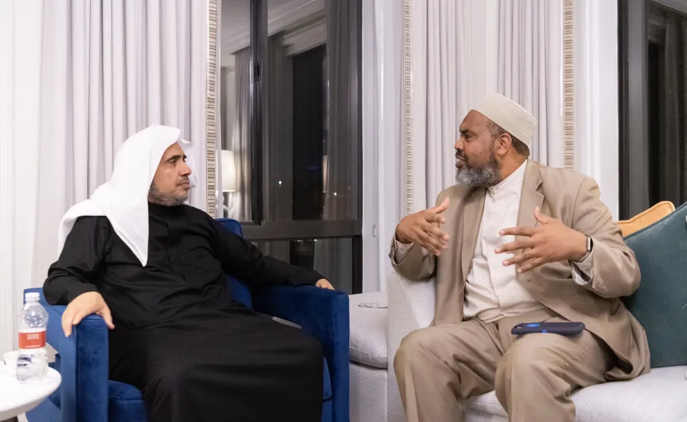 Durant sa visite au États Unis le Secrétaire général de la Ligue Islamique Mondiale a rencontré des responsables religieux qui ont insisté sur la nécessité de former les imams à travers le monde selon les principes de la Charte Mecque.