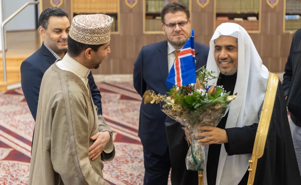 Les responsables de la grande mosquée d’Islande à Reykjavik reçoivent le D.Mohammad Alissa où il a eu une présentation de ses activités suivi d’un dialogue ouvert sur l’importance l’intégration positive.