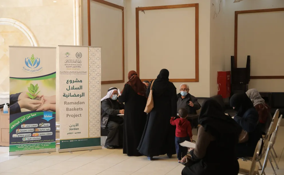 « Mois béni par l’aide et le soutien » Des coupons alimentaires de Ramadan pour les réfugiés syriens en Jordanie Une des initiatives de la LIM durant le mois de Ramadan: