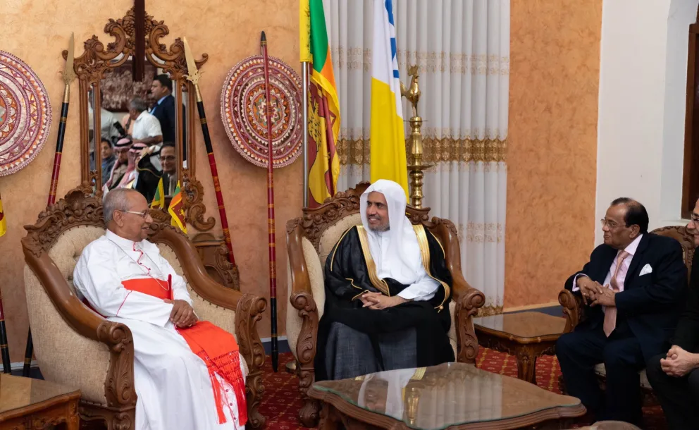 Le SG de la Ligue Islamique Mondiale D.Mohammad Alissa rencontre au Sri Lanka le Cardinal Ranjith au Sri Lanka Président des Évêques à qui il a présenté ses condoléances suite au attentats terroristes ils ont traité de l’harmonie religieuse entre les différents adeptes.