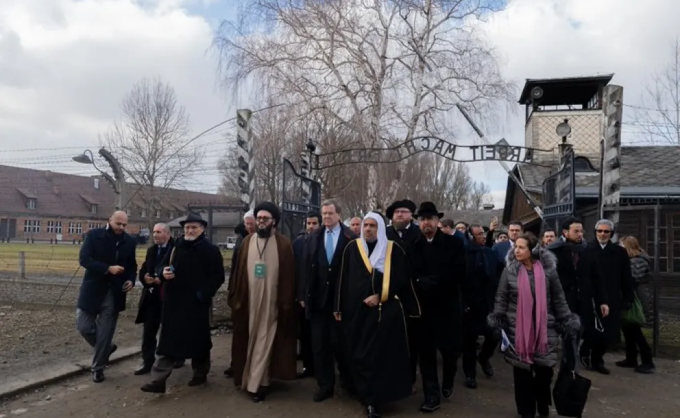 Cette année, MohammadAlissa a marqué l'histoire en menant la plus grande délégation de responsables musulmans à Auschwitz. La LIM combat toutes les idéologies extrémistes qui cherchent à semer la division et la haine dans le tissu social.