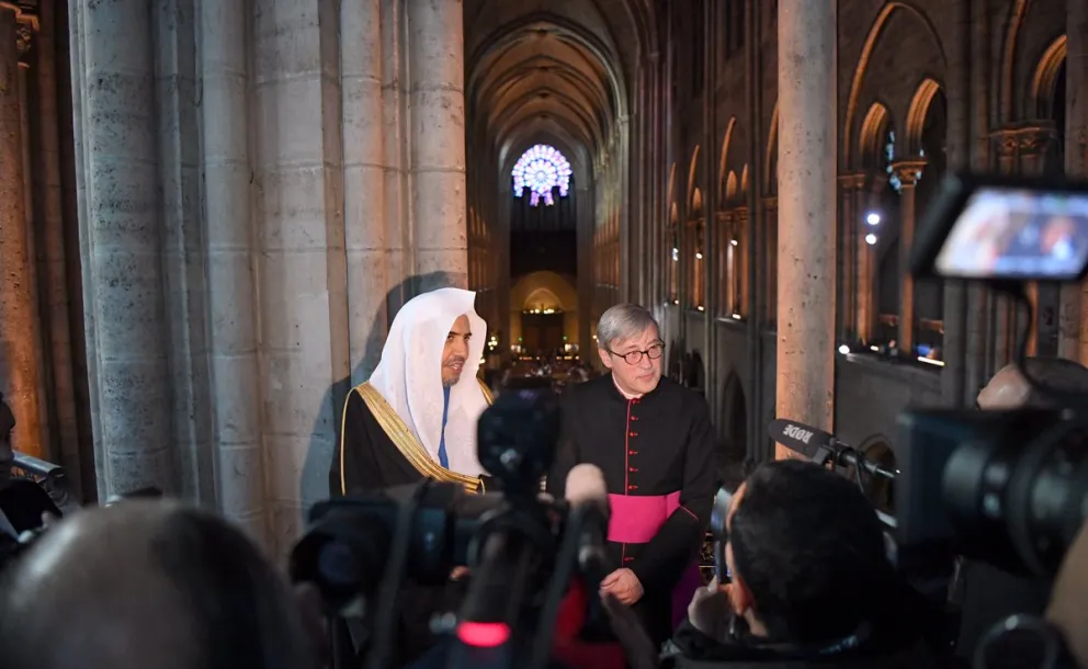 La plus grande cathédrale d'Europe, Notre-Dame de Paris, reçoit le Secrétaire Général de la LIM