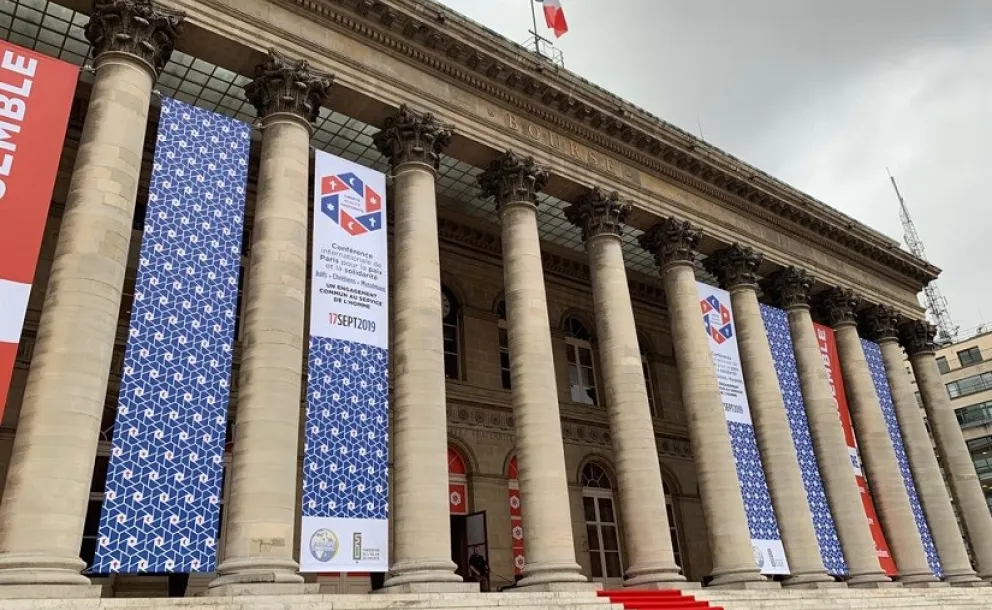 Aujourd'hui à Paris, la Ligue Islamique Mondiale et  Fond Islam FR  accueillent des dirigeants musulmans, juifs et chrétiens des quatre coins du monde pour la Conférence internationale de Paris pour la paix et la solidarité Paixet Solidarite