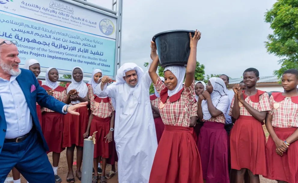 L'accès à l'eau potable contribue de manière significative à la réduction de la pauvreté et à la croissance économique. La LIM a creusé des milliers de puits pour aider les populations les plus démunies au Ghana.