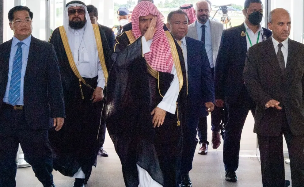 Suite à une invitation officielle,cheikh Mohammad Alissa est arrivé à l’aéroport de Phnom Penh avec une délégation de la LIM