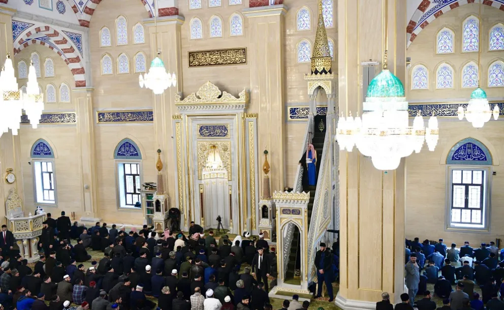 D. Mohammad Alissa faisant le sermon du Vendredi à la grande mosquée de Grozny en République Tchétchène