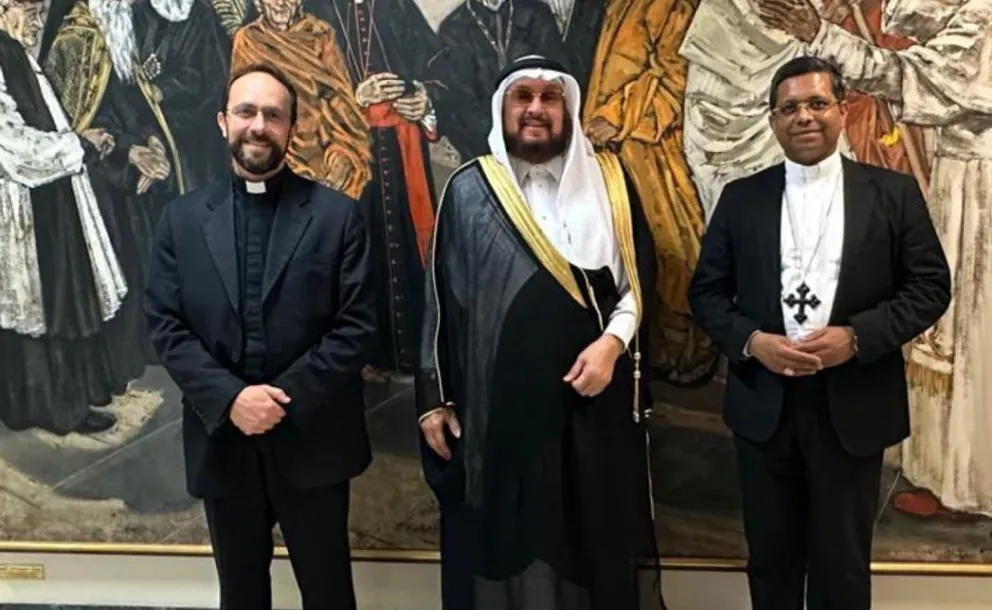 Au nom de cheikh  Mohammed Alissa  le Dr. Abdulaziz Sarhan, conseiller de la LIM auprès du Vatican participe aux cérémonies d’intronisation du Pape Léon XIV.
