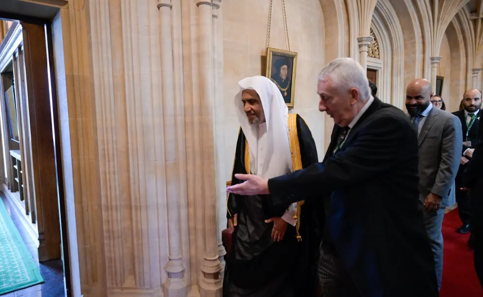 El Secretario General y Presidente de la Comisión de Ulemas, el Sheij Mohammed Al-Issa, se reunió con el Presidente de la Cámara de los comunes, Sir Lindsay Hoyle, en su despacho en Westminster, Londres.