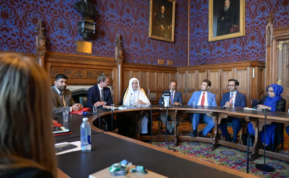 El presidente y los responsables del Parlamento británico rinden homenaje al Secretario General de la Liga del Mundo Islámico