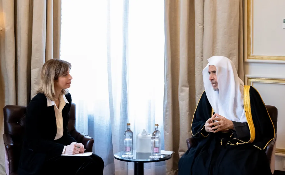 التقى معالي الأمين العام، رئيس هيئة علماء المسلمين، الشيخ د.⁧‫محمد العيسى‬⁩ ⁦‬⁩، في مقر إقامته بالعاصمة الإسبانية "مدريد"، نائبةَ لجنة الشؤون الخارجية بالاتحاد الأوروبي وعضو الحزب الحاكم في إسبانيا، السيدة هنا جلول