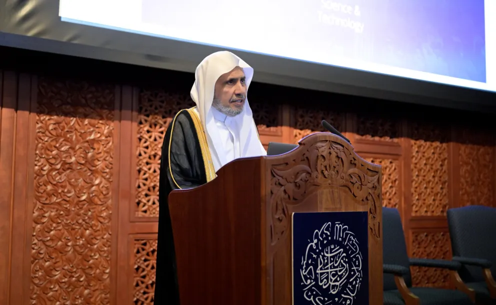 H.E. Sheikh Dr. Mohammed Al-Issa, Secretary-General of the MWL and Chairman of the OMS, delivered a keynote address at the opening of a high-level meeting of the Expert Group at the Oxford Centre for Islamic Studies