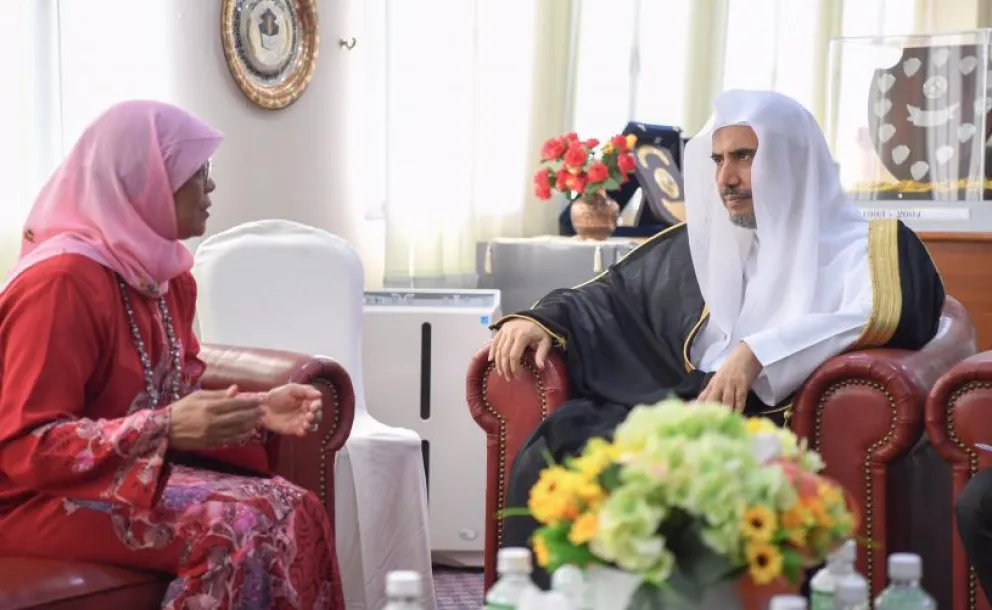 ‏فخامة رئيسة جمهورية سنغافورة السيدة حليمة يعقوب مستقبلة معالي الأمين العام في إطار زيارته لسنغافورة