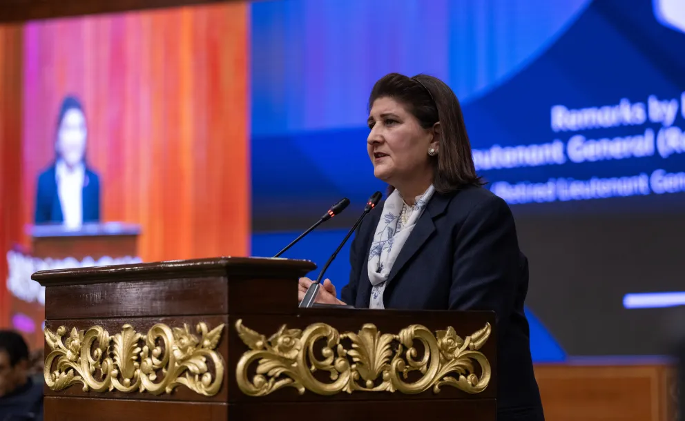 La générale Nigar Johar Khan, première femme pakistanaise à atteindre le grade de lieutenant-général dans l’armée pakistanaise, lors de la conférence de la Ligue islamique mondiale : EducationDesFilles dans les sociétés musulmanes, depuis la capitale pakistanaise, Islamabad :