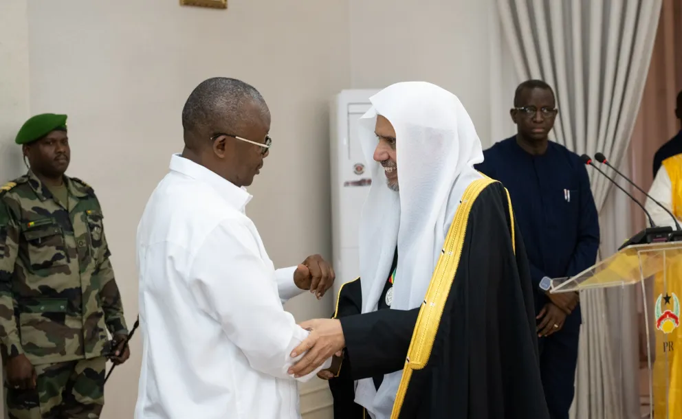 Au palais présidentiel de la capitale Bissau, M. Umaro Sissoco Embaló, Président de la République de Guinée-Bissau, a décerné au Secrétaire général, Président de l’Organisation des savants musulmans, cheikh Mohammed Alissa,