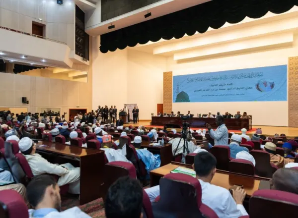 أكبرُ تجمع علمائي إسلامي إفريقي يبرز القيم الأخلاقية في السيرة النبوية بحضور ومشاركة رئيسية لمعالي الأمين العام رئيس هيئة علماء المسلمين الشيخ د. محمد العيسى‬⁩ وعلماء 50 دولةً في طليعتهم المفتون وكبار العلماء والوزراء في الدول الإسلامية