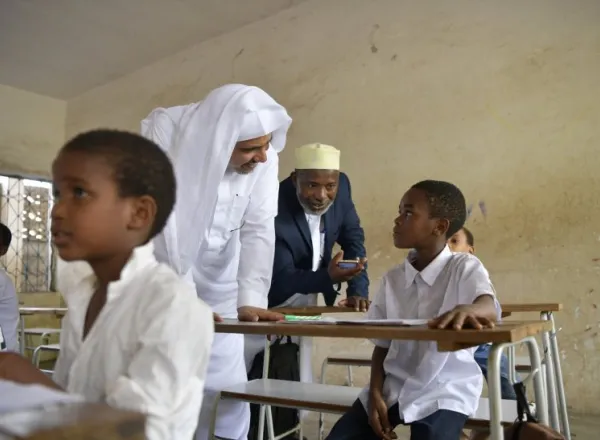 رابطہ عالم اسلامی دنیا بھر میں براہ راست حکومتی،علاقائی اور بین الاقوامی تنظیموں کے تعاون کے ساتھ ہزاروں طلبہ وطالبات کو تعلیم مہیا کرنے کے لئے مختلف تعلیمی پروگرام جاری رکھے ہوئی ہے