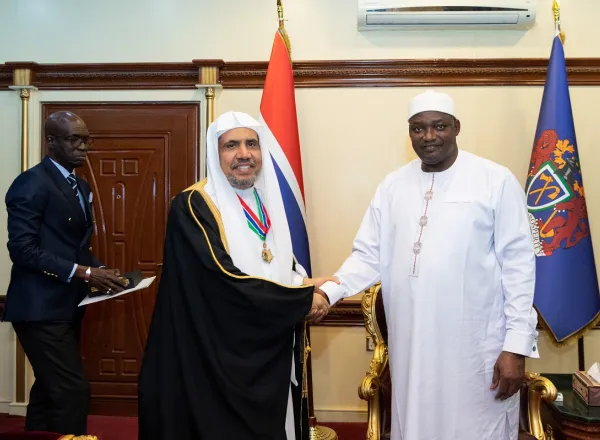 بحضور ومشاركة فخامة رئيس جمهورية غامبيا: الأمين العام لرابطة العالم الإسلامي يُطلق أعمال مؤتمر علماء المسلمين في أفريقيا