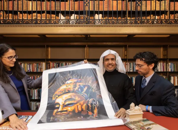 مكتبة ⁧‫نيويورك‬⁩ العامة تستضيف معالي الشيخ د ⁧‫محمد العيسى‬⁩ في جولةٍ خاصة على مرافقها.