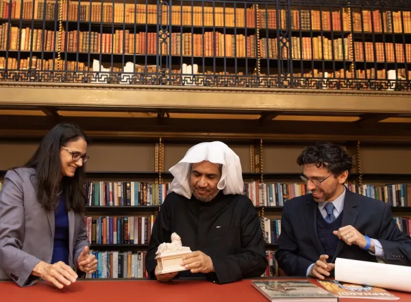 مكتبة ⁧‫نيويورك‬⁩ العامة تستضيف معالي الشيخ د ⁧‫محمد العيسى‬⁩ في جولةٍ خاصة على مرافقها.